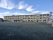 大和東小学校 940m