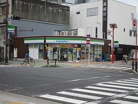 ファミリーマート 真清田神社前店 330m