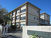 今伊勢西小学校 730m