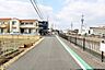 外観：前面道路含む現地写真