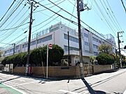 鷹番小学校（約400ｍ）