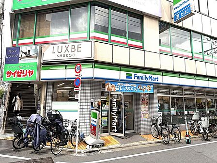 ファミリーマート亀有北口店徒歩約3分