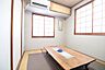 室内：2面窓がございます。