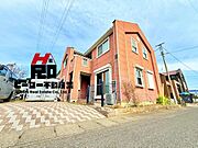 南向きで陽当り・通風良好。前面棟なしの角地に建っています。