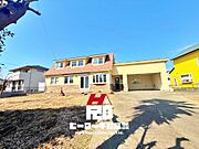 爽やかな青空の下に贅沢なほどに降り注ぐ陽光、豊かな居住性と、クオリティが見事に調和した住空間は、住まうことの喜びを感じさせてくれます。