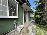 門扉から玄関ドアー側撮影