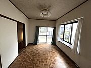 １階：洋室６帖