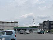 ファミリーマート　近鉄九条駅前店まで400メートル