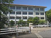 奈良市立平城中学校まで2100メートル