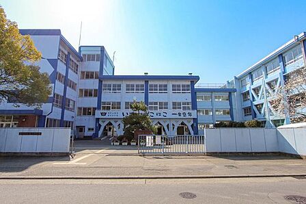 寒川町立寒川中学校 徒歩11分。 870m