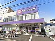 1階が薬や化粧品で2階が食料品。品揃えが豊富です。