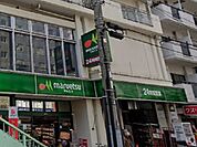 24時間営業余り大きなスーパーでは有りませんが日常の生活に必要な物はほぼ揃っています