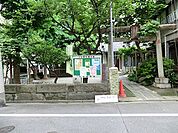 昭和を感じられ、神社の境内の一部が公園となっています。