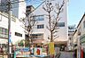 周辺：周辺施設との交流が多くあり、レクリエーションイベント等も年間多く行われています。子供たちが喜ぶ仕掛けを色々と考えてくれています。住宅街の中心にあるので静かな雰囲気です。近くには小さな公園があります。