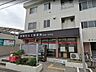 周辺：郵便窓口、貯金窓口、保険窓口、ATMの取り扱いがあります。駐車場があります。