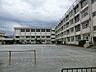 周辺：140年以上の歴史を持つ小学校。