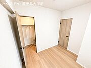 【4.5帖洋室】コンパクトなお部屋でありながら、奥行きのあるウォークインクローゼットあるので整理収納しやすい。