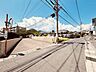 外観：前面道路含む現地写真
