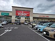 バロー品野店 徒歩7分。 560m