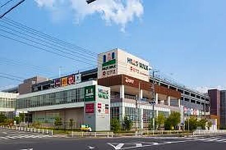 ヒルズウォーク徳重ガーデンズ 徒歩5分。 400m