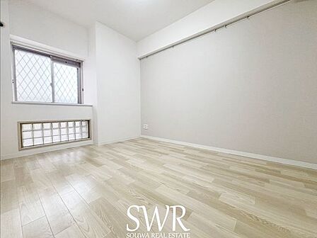 ◆物入付きの洋室の為、収納家具いらず♪