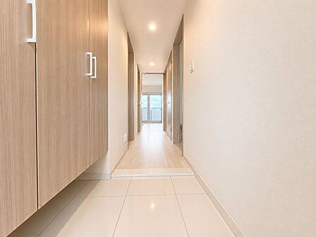 ◆シューズボックス◆天井高シューズクローゼット◆玄関収納※AI加工画像につき、現況と異なります。