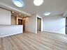 リビング/ダイニング：同社施工例のため、実際と別の部屋の写真です