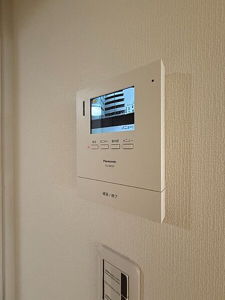 来訪者を確認できるモニター付きインターホン
