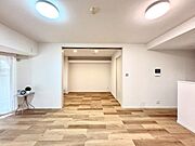 洋室ろリビングまでの開放的な風景です。