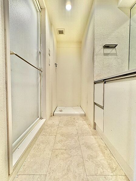 使いやすい洗面スペース!駅徒歩10分の明るいお部屋です。