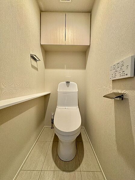 すっきりとまとまった水回りに位置するトイレ。使いやすさに配慮された機能的な設計です。