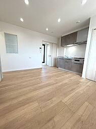 シャインラッシュII 102 1階ワンルームのリビング/ダイニング