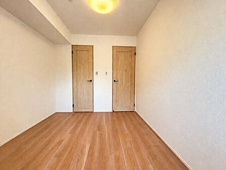洋室には大容量のウォークインクローゼット付き♪お洋服の多いご家庭でも安心です♪