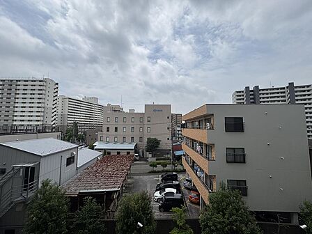 前面に大きな建物がなく陽当たり眺望共に良好です