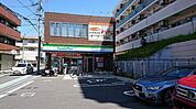 ファミリーマート 吹田垂水町一丁目店 271m