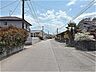 外観：前面道路。この方向徒歩11分で植田駅に行けます。