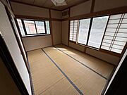 二階南東側6帖和室です。