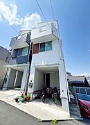 都営大江戸線・三田線「春日」駅徒歩5分、東京メトロ丸の内線・南北線「後楽園」駅徒歩8分、東京メトロ南北線「東大前」駅徒歩9分の好立地。