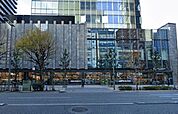 イオンフードスタイル西新宿店 徒歩6分。 450m