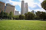 新宿中央公園 徒歩17分。 1350m