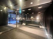 落ち着きのあるデザインが印象的なエントランス。都心・渋谷にありながら、住まう方を穏やかに迎える空間です。