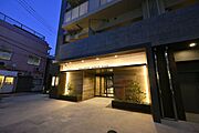 5階部分・南西向き角住戸につき、窓が多く通風良好な1LDKプラン。是非、ご内見ください。