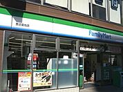ファミリーマート泰志築地店 徒歩1分。 20m