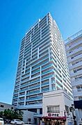 地上24階建て地下1階付き。2027年7月築とまだ新しく、JR中央線・総武線・東西線が利用可能な中野駅まで徒歩6分の立地。