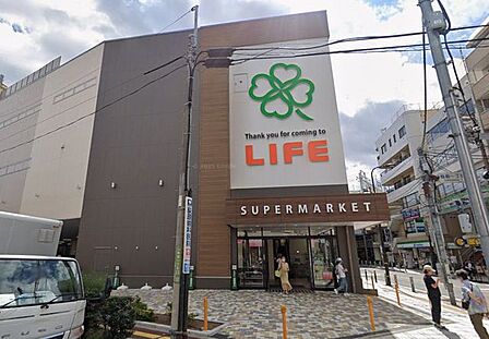 ライフ梅島駅前店 徒歩7分。 530m