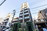 外観：都営大江戸線・都営新宿線「森下」駅より徒歩3分、忙しい朝に余裕がうまれる駅近物件。徒歩圏内で5駅4路線利用可能。