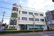 銀行「栃木銀行泉が丘支店まで682m」