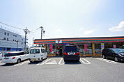 コンビニ「セブンイレブン 宇都宮駒生運動公園前店まで1110m」
