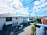 バルコニー：バルコニーは陽当たり良好！日々のリラックスタイムをお楽しみください！