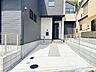 駐車場：前面道路は交通量も少ないため、静かで安心して暮らすことができますね♪またストレスなく駐車することができます！